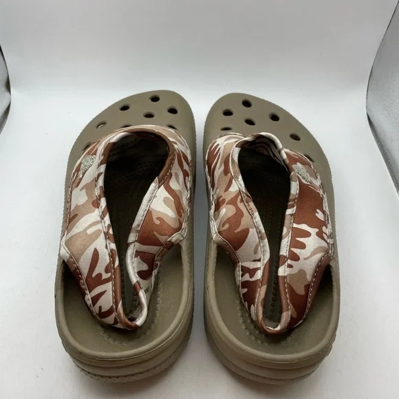 Crocs women’s tan clogs size 5 - Picture 6 of 9